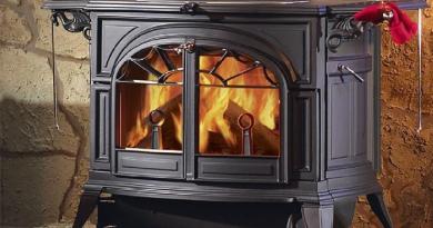 夏の住居またはカントリーハウス用の暖炉ストーブを選択する方法-メーカーと価格による完成品の説明