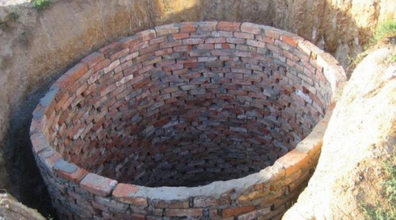 Фундамент под туалет на даче – построим надежное основание!